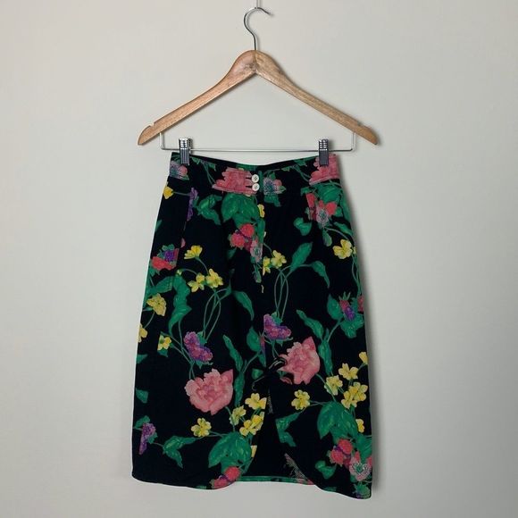 Vintage designer floral pencil skirt by Ungaro. - Picture 6 of 8